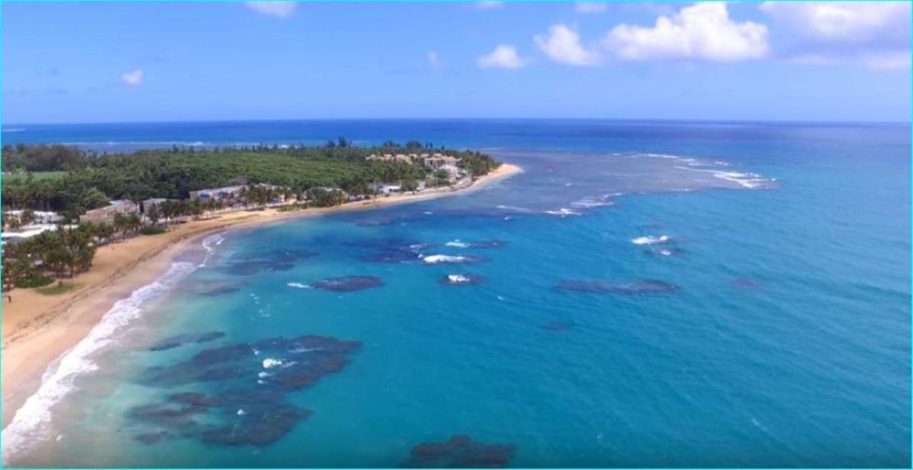 Breezy Beachfront Property With View Of Paradise Luquillo Exterior foto