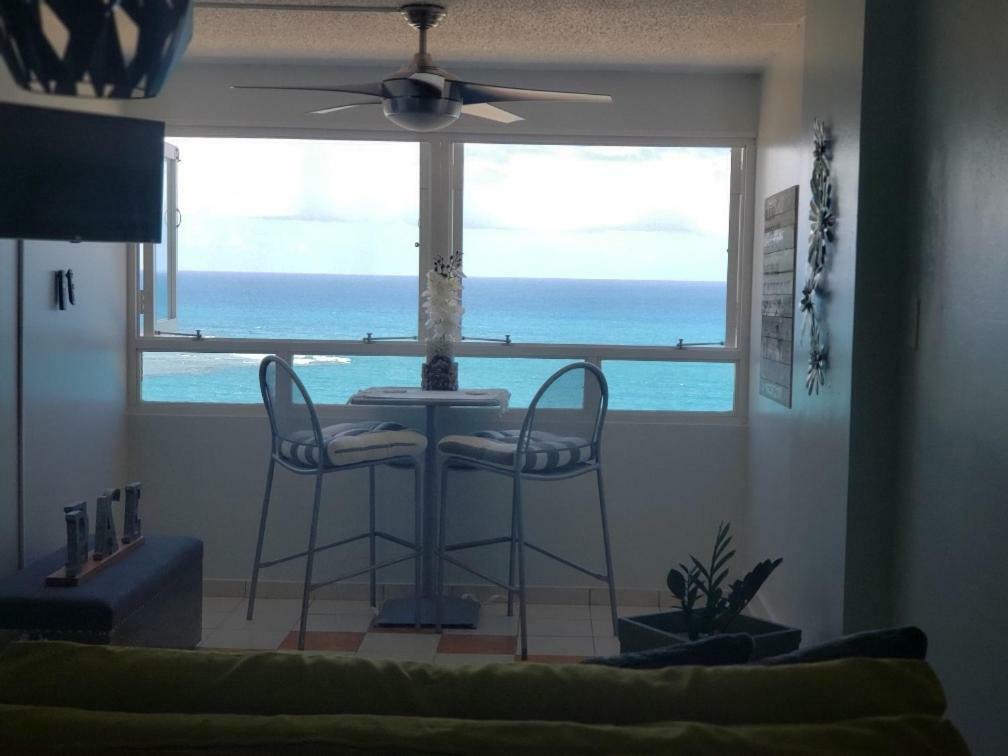 Breezy Beachfront Property With View Of Paradise Luquillo Exterior foto