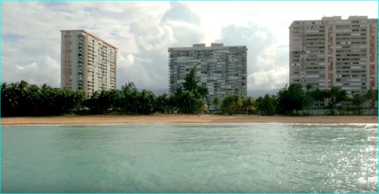 Breezy Beachfront Property With View Of Paradise Luquillo Exterior foto