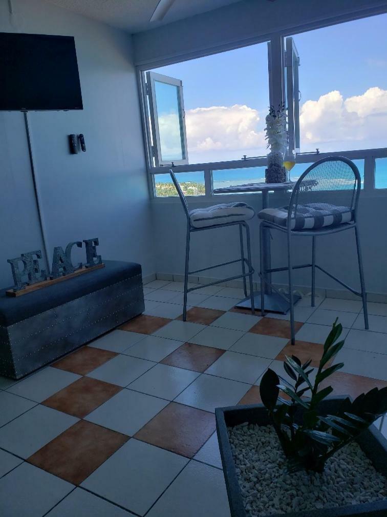 Breezy Beachfront Property With View Of Paradise Luquillo Exterior foto