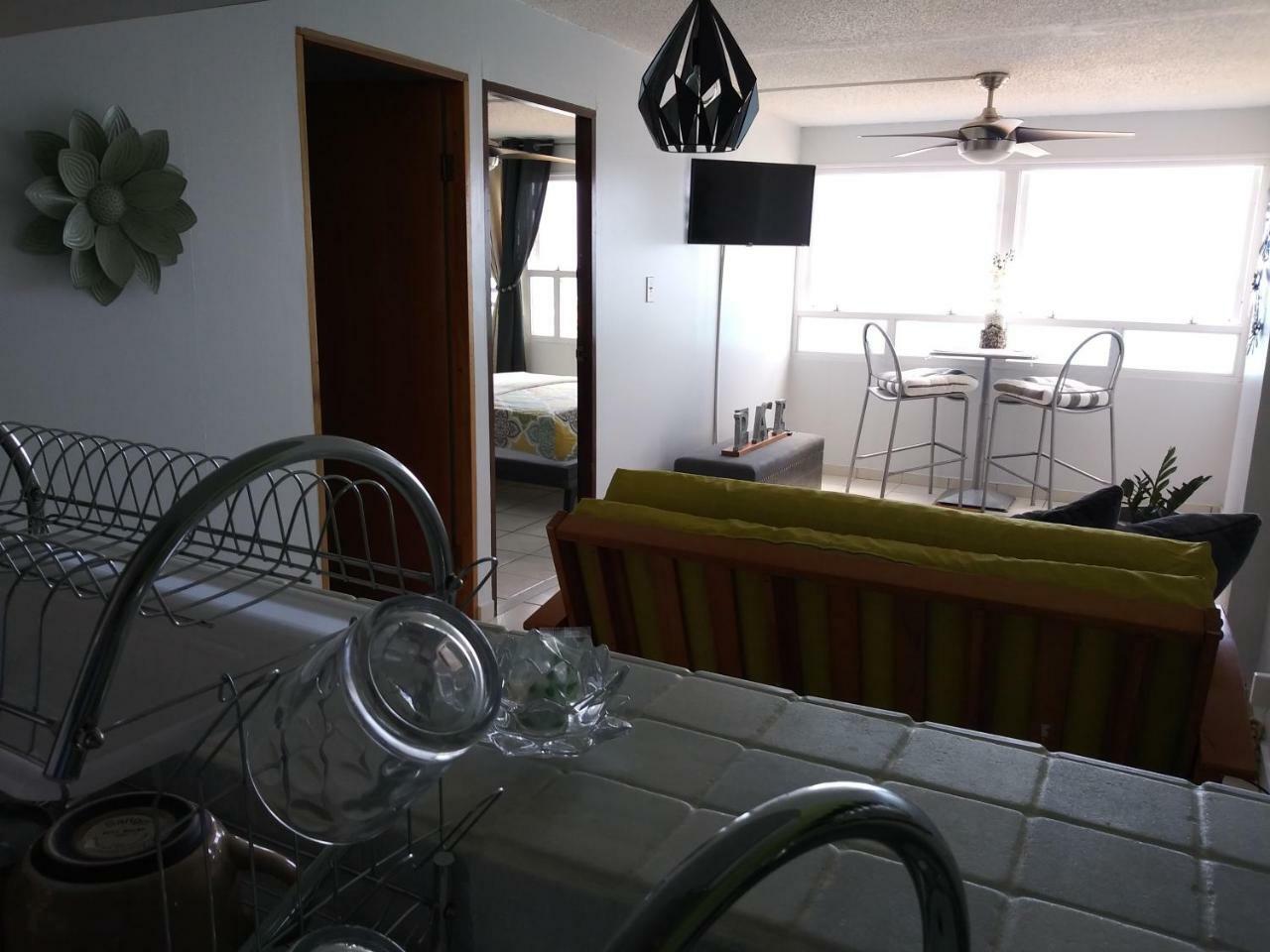 Breezy Beachfront Property With View Of Paradise Luquillo Exterior foto