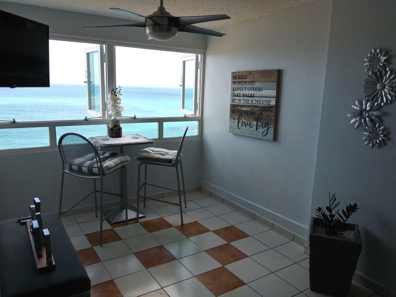 Breezy Beachfront Property With View Of Paradise Luquillo Exterior foto